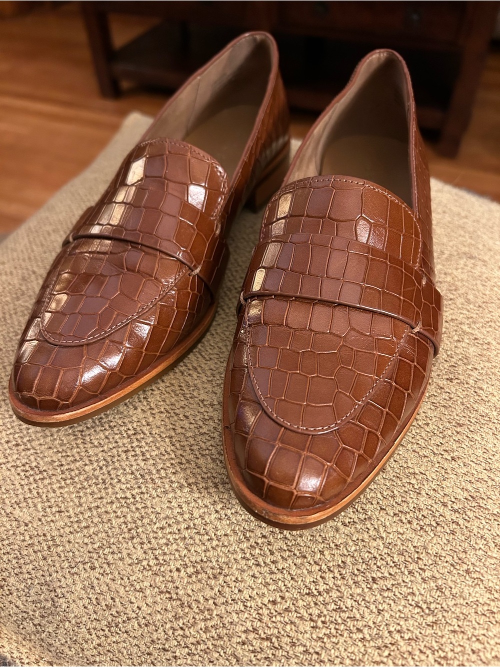 Woman’s New Aerosole leather dress flats